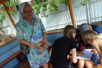Курганские сёстры милосердия провели в ОСРЦ праздник "Зелёная Троица"