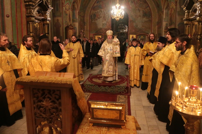 В канун нового, 2016 года, митрополит Курганский и Белозерский Иосиф совершил молебное пение на начало Нового года в Александро-Невском кафедральном соборе Кургана