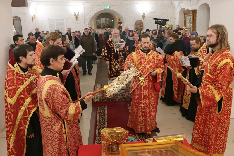 23 ноября, в канун дня памяти святых мучеников Виктора и Викентия, в Богоявленский собор города Кургана были доставлены ковчеги с частью честной главы мученика Виктора Воина и значительной частью мощей мученика Викентия диакона