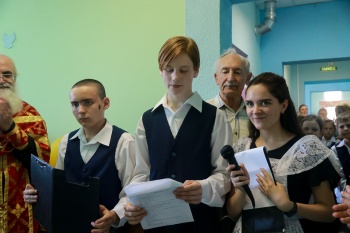 В православной школе Александра Невского для выпускников прозвенел последний звонок