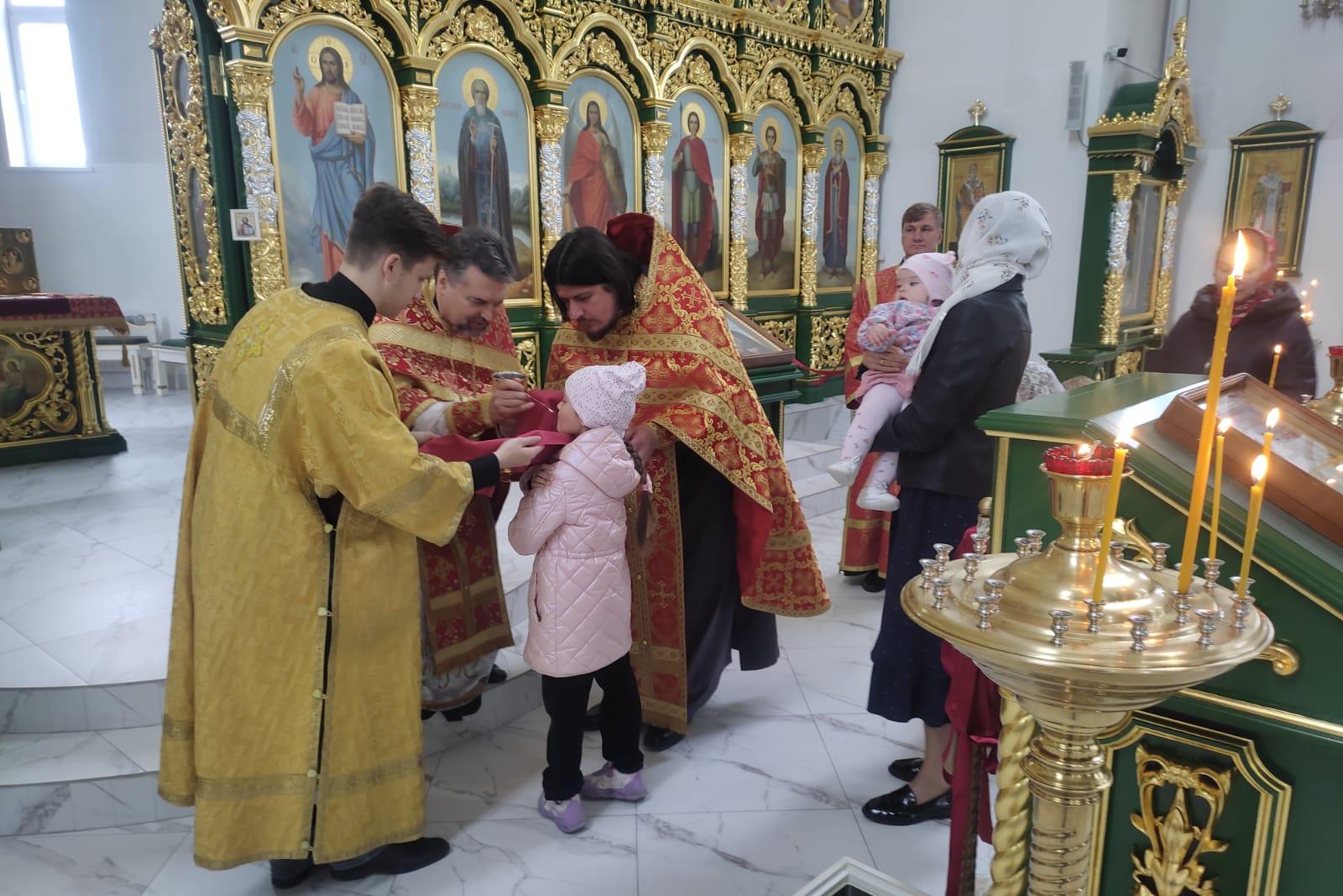 В Кургане ученики епархиальной воскресной школы завершили учебный год причастием и молебном