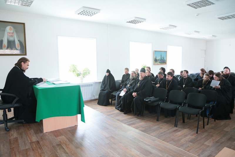 В актовом зале культурно-просветительского центра Курганской епархии состоялось собрание клириков Центрального благочиния