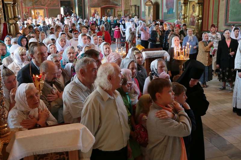 В праздник Преображения Господня митрополит Курганский и Белозерский Иосиф возглавил богослужения в кафедральном Александро-Невском соборе