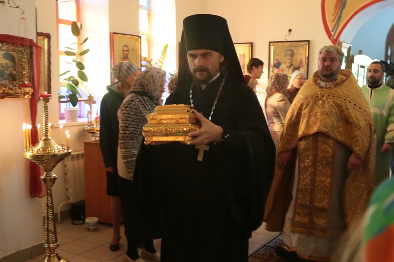 В Неделю 11-ю по Пятидесятнице ковчег с частью мощей вмч. цел. Пантелеимона из Богоявленского собора был доставлен для поклонения верующим в храм во имя великомученика Пантелеимона поселка Рябково