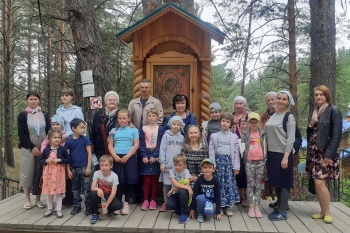 Первоклассники из курганской православной школы побывали в Чимеевском мужском монастыре