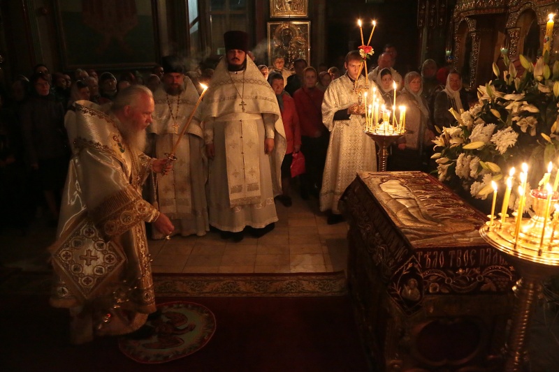 В светоносную ночь Светлого Христова Воскресения митрополит Иосиф совершил пасхальный Крестный ход, Светлую Заутреню и Божественную Литургию в Александро-Невском кафедральном соборе города Кургана