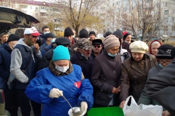 В городе Кургане продолжает свою работу проект «Социальный пункт «Сквер Милосердия», который реализуется с использованием гранта Президента Российской Федерации, предоставленного Фондом президентских грантов