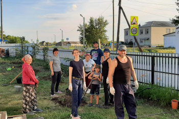 Никольский храм в селе Золотое посетили паломники из Москвы