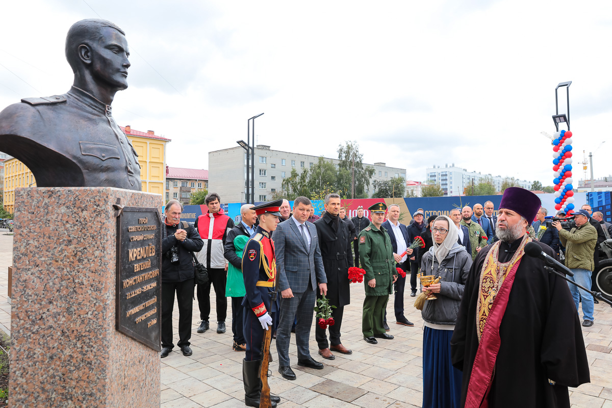 В Кургане освящён монумент земляку - Герою Советского Союза