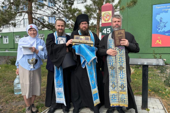 Ковчег человеческих надежд. В курганских больницах верующие помолились Богородице