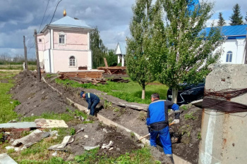 Курганские прихожане продолжают помогать пострадавшему от наводнения Свято-Духовскому храму