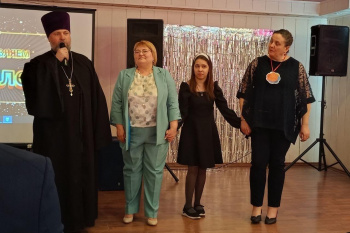 Курганский священник побывал на юбилее детского отделения реабилитации