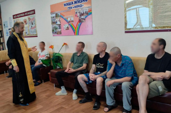 Курганский священник совершил молебен в наркодиспансере