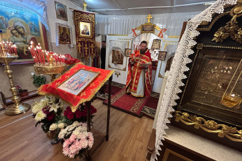 В варгашинском храме накануне Пасхи установили новый аналой