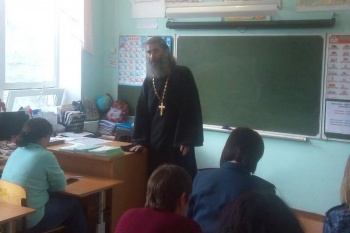 В Старопросветской школе священник рассказал об «Основах православной культуры»