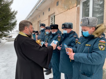 Настоятель Богородице-Рождественского храма села Рычково совершил литию по погибшим пожарным