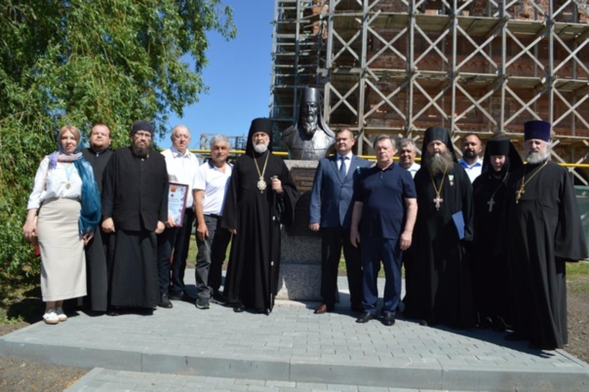 Курганский священник принял участие в открытии бюста сына прп. Далмата Исетского