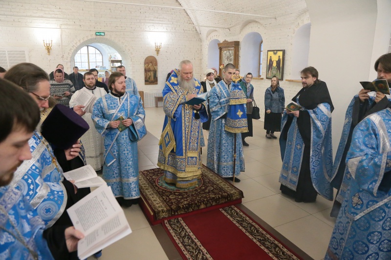 Русская Православная Церковь отметила память принесения со Святой Горы Афон в Россию, в устроенный патриархом Никоном Иверский Валдайский монастырь, списка чудотворного Иверского образа Божией Матери