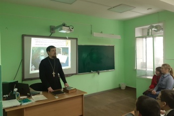 Ученики курганской православной гимназии прикоснулись к старинным книгам