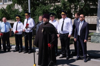 Курганский священник принял участие в торжественном митинге в честь Дня пограничника
