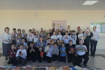 Выставка православной книги состоялась в школе посёлка Варгаши