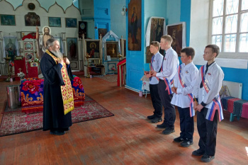 В Зауралье сельский  священник напутствовал выпускников