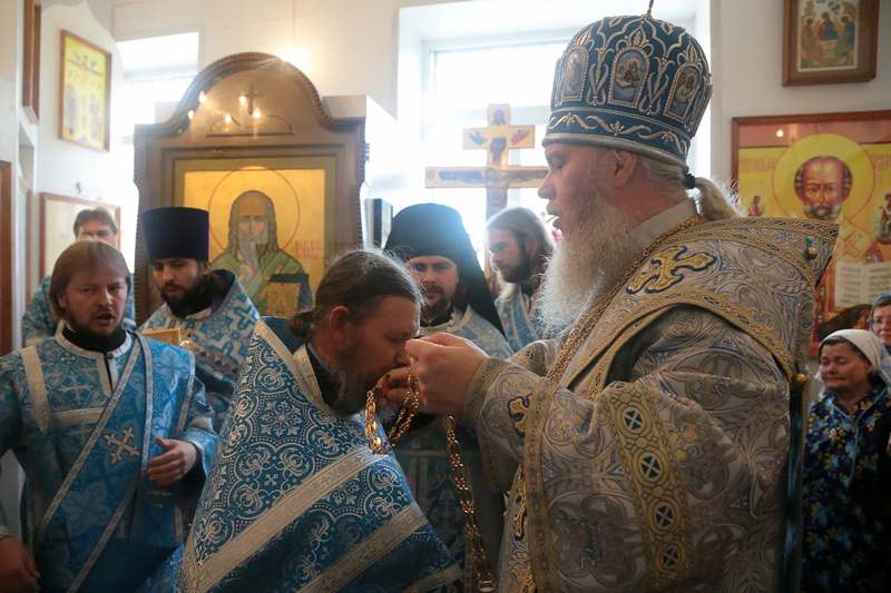 В день празднования иконе Божией Матери "Всецарица" митрополит Курганский и Белозерский Иосиф совершил богослужения в больничных храмах города Кургана