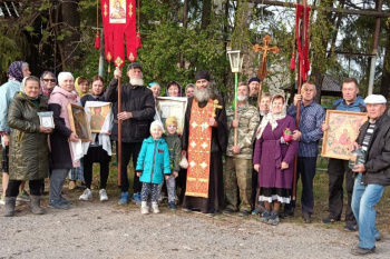 В зауральском посёлке, окруженном лесами, прошёл крестный ход с иконой Божией Матери «Неопалимая Купина»