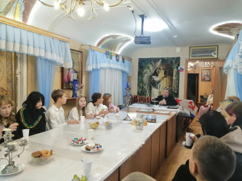 В Кургане школьники в Покров побывали в храме