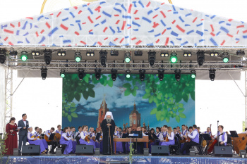 Митрополит Даниил поздравил с Днем России участников фестиваля «Русское поле»