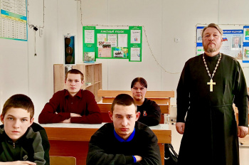 Сельский священник рассказал о январских праздниках юным волонтёрам села Боровское