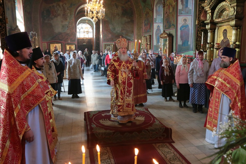 В субботу Светлой седмицы, митрополит Курганский и Белозерский Иосиф возглавил служение Божественной Литургии в Александро-Невском кафедральном соборе города Кургана