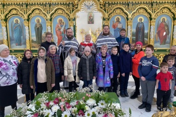 В Кургане воспитанники воскресной школы  в соборе помогали в алтаре и на клиросе