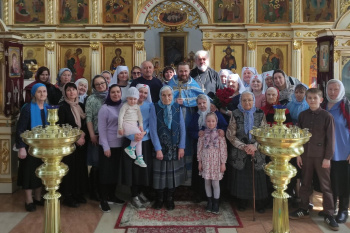 На курганском приходе сестру милосердия поздравили с юбилеем