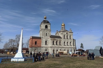 В старинный зауральский храм возвращаются иконы