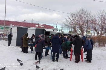 В курганском «Сквере Милосердия» добровольцы провели акцию «Жизнь – дар Божий»