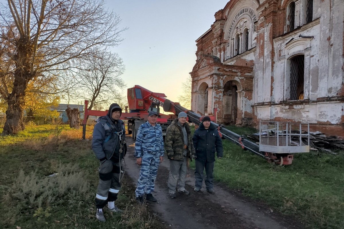 Купола Никольского храма села Михайловка приобрели изначальный цвет