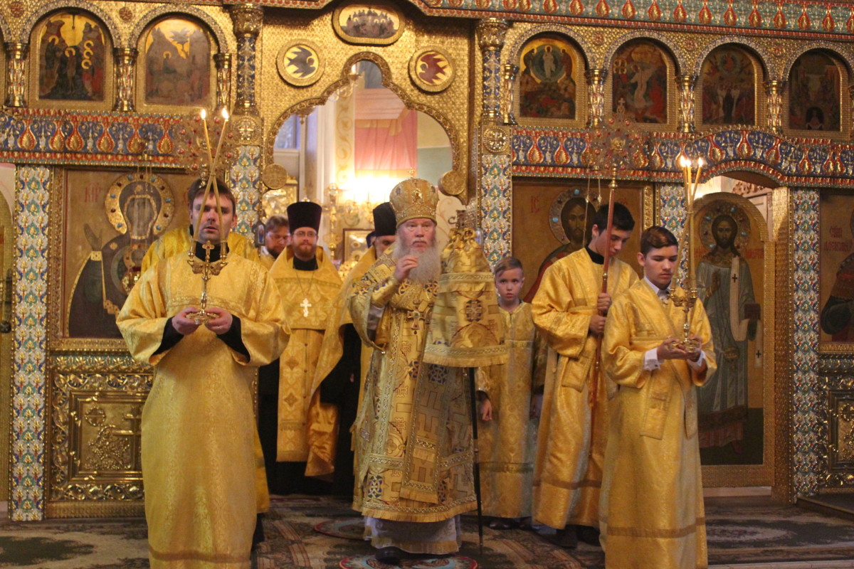 В Неделю 19-ю по Пятидесятнице, митрополит Курганский и Белозерский Иосиф совершил богослужения в Александро-Невском кафедральном соборе г. Кургана