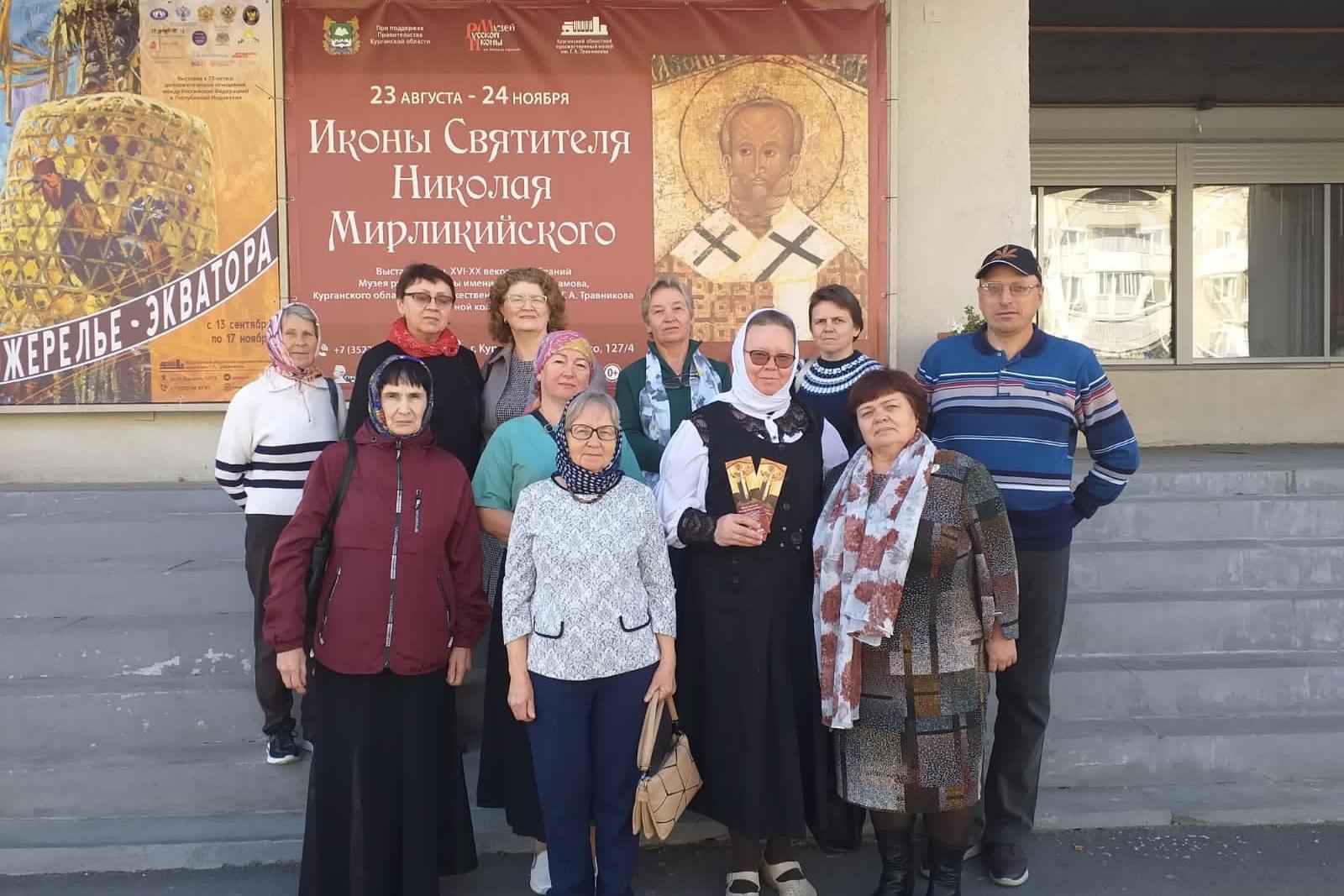 В Зауралье представители сельского отделения СПЖ посетили уникальную выставку икон