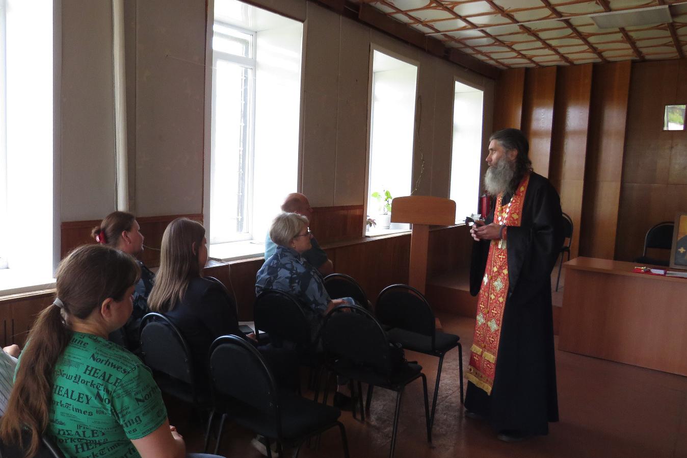 Курганский священник посетил женскую исправительную колонию
