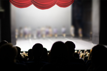 «Массово и бесплатно с 12 лет»: в театрах страны идёт похабный спектакль для детей