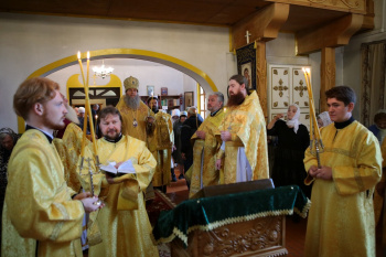 Митрополит Даниил поздравил настоятеля храма в КГСХА с 80-летием