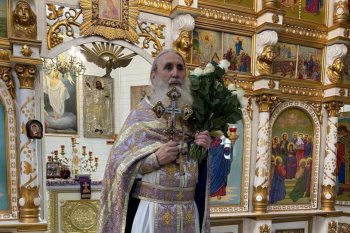 На курганском приходе священника поздравили с 70-летием