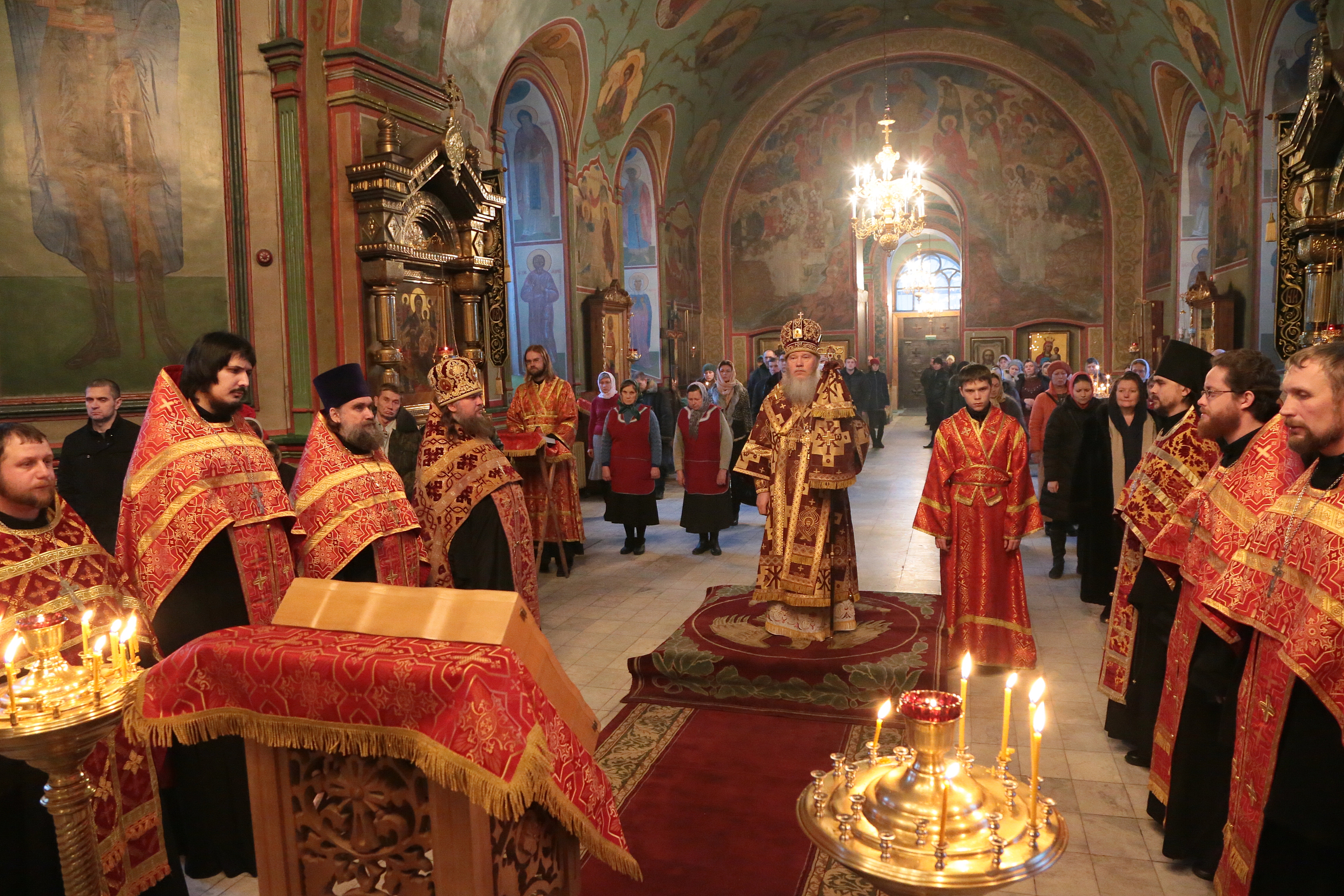 В день празднования первого и второго обретения главы Иоанна Предтечи, митрополит Курганский и Белозерский Иосиф совершил богослужения в Александро-Невском кафедральном соборе Кургана