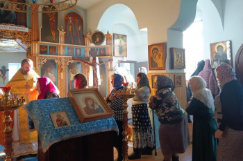 В храме Казанской иконы Божией Матери села Большое Раково поздравили мам с Днём матери 
