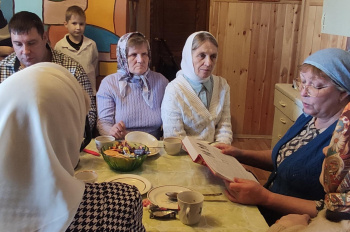 Прихожане храма Казанской иконы Божией Матери в селе Большое Раково получили вещевую помощь