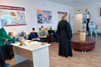 Пациенты наркологического диспансера пообщались с настоятелем курганского храма