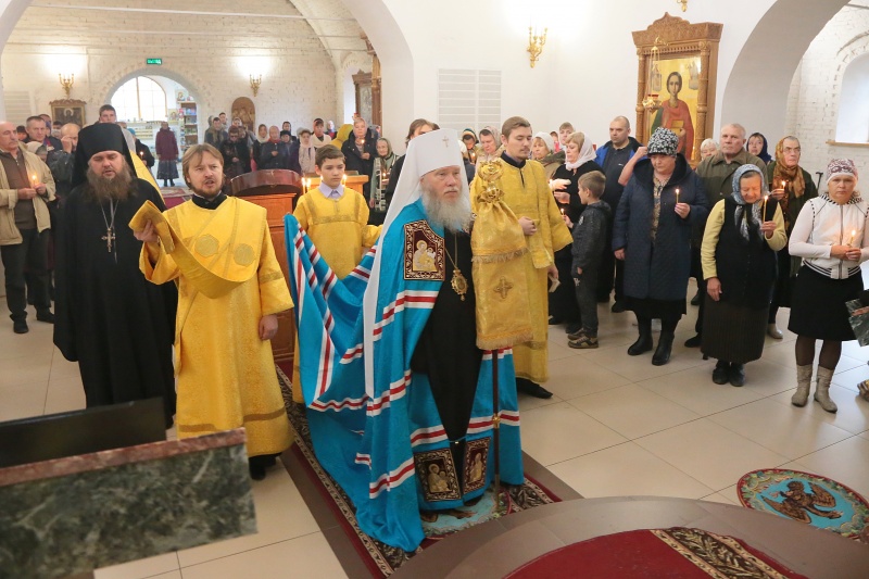 В Неделю 16-ю по Пятидесятнице, митрополит Курганский и Белозерский Иосиф совершил богослужения в Богоявленском соборе города Кургана