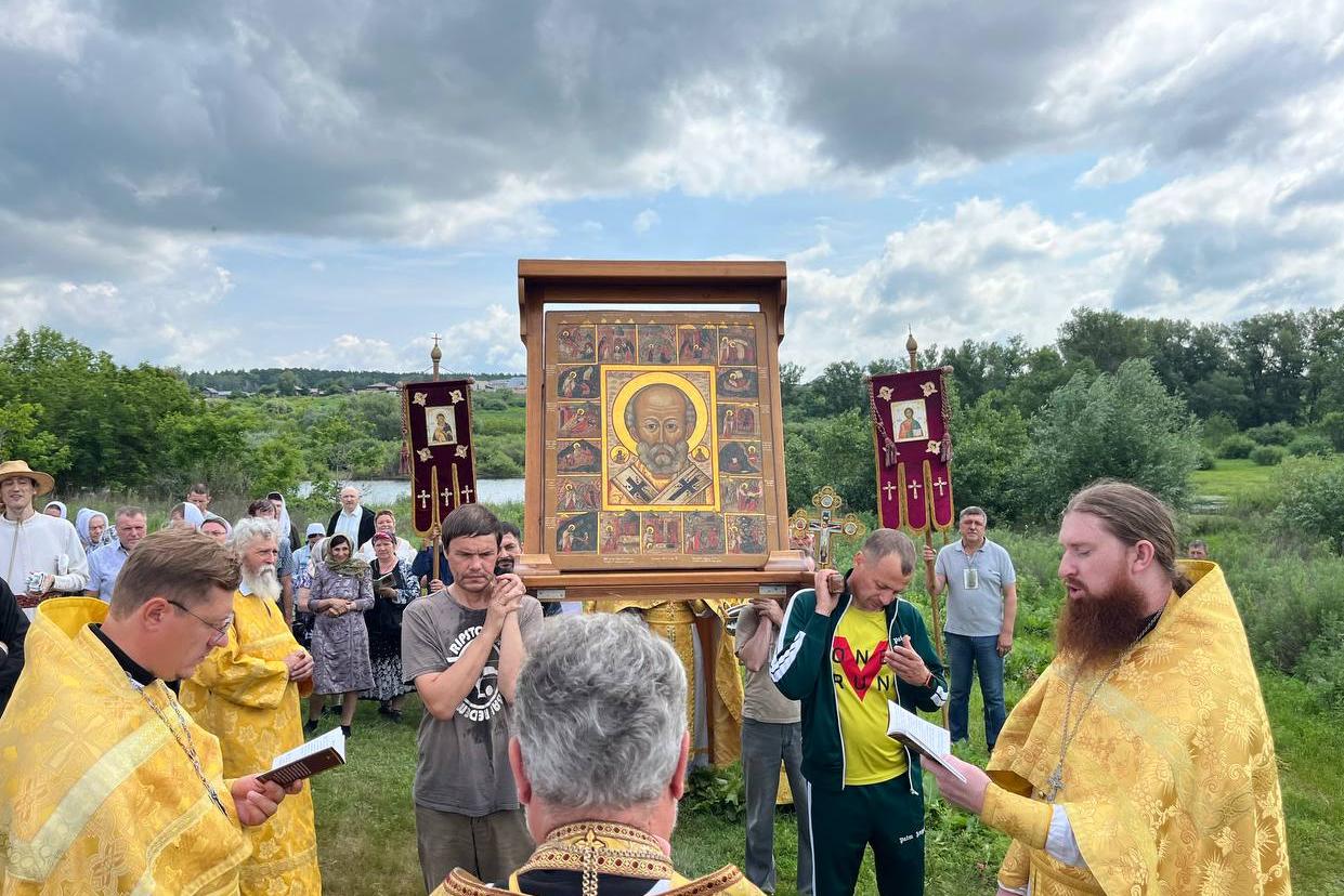 Никольский крестный ход прошел в селе Утятском