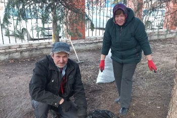 В Введенском храме прошел субботник по благоустройству